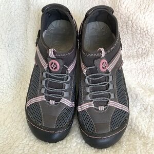 Women’s J-41 water-ready sneakers 7.5